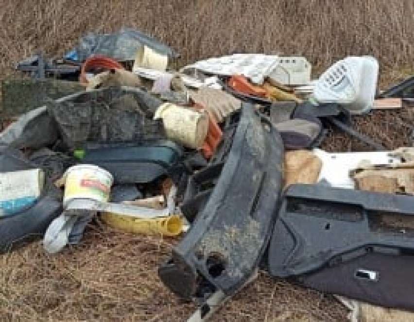 W gminie Krasne k. Rzeszowa ktoś notorycznie podrzuca śmieci