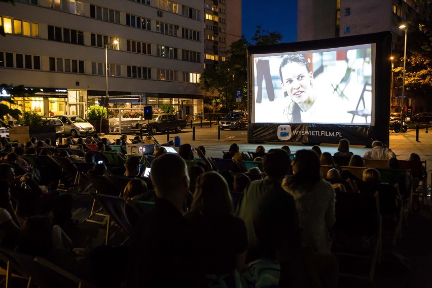 Lato w Kinotece. Pokazy na placu Defilad, Klub Komediowy i...