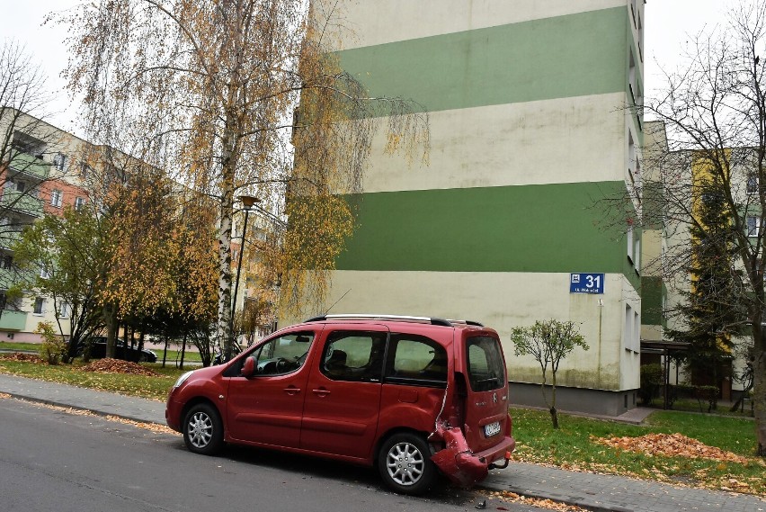 Chełm. To był szalony rajd pijanego 51- latka. Jadąc ulicą uszkodził 10 aut. Zobacz zdjęcia