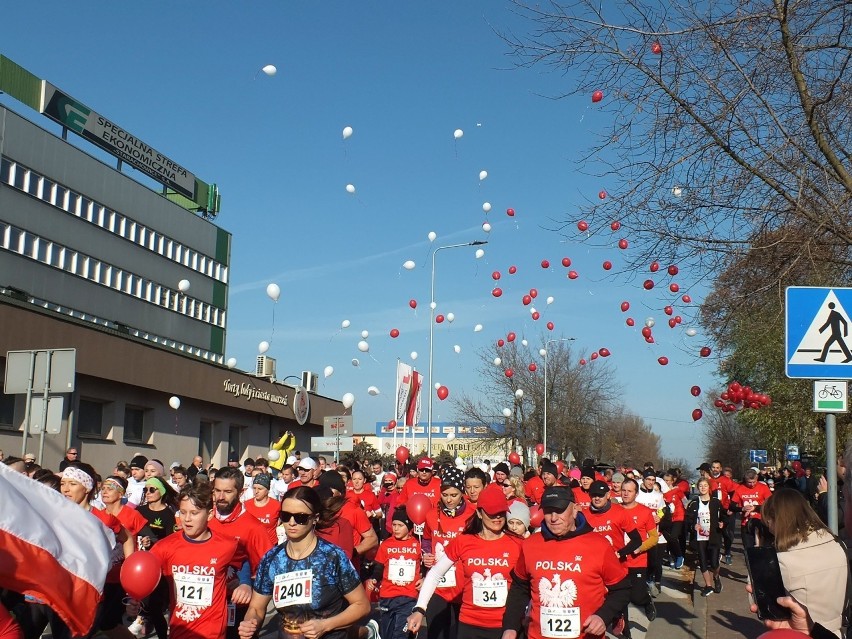 Punktualnie o 11.11 wystartował starachowicki Bieg...