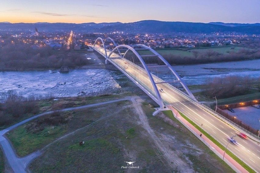 Nowy Sącz z lotu ptaka zachwyca. Zobaczcie zdjęcia wykonane dronem