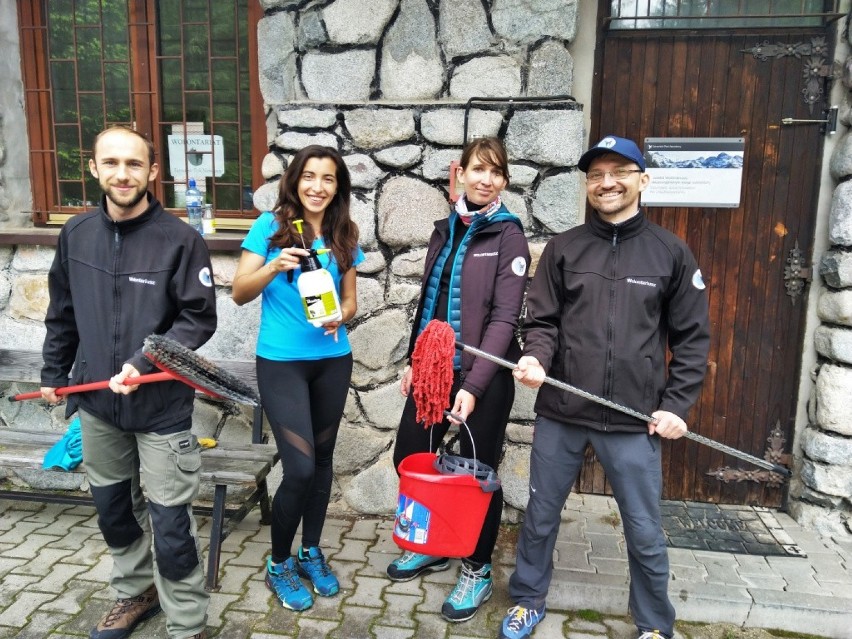 Tatry. Wolontariusze znów pomagają dbać o przyrodę i pilnować turystów [ZDJĘCIA]