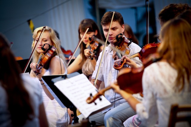 Młoda Polska FIlharmonia 1 sierpnia w parku Starego Browaru