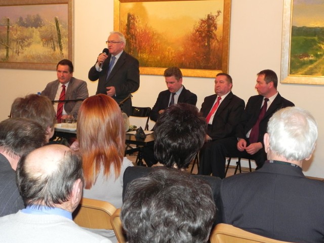 Od lewej: Zdzisław Kałamaga (Starosta Ostrowiecki), Leszek Miller, Jarosław Wilczyński (Prezydent Ostrowca Św.), Józef Grabowski (szef SLD w Ostrowcu).