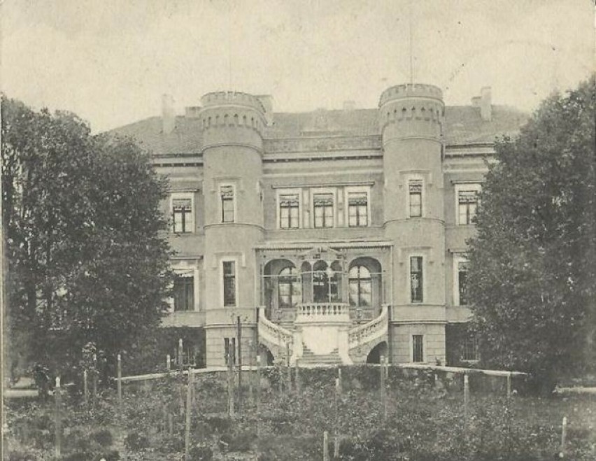 Pałac w Pustowie (gm. Kępice) z XIX wieku. Posiadłość...