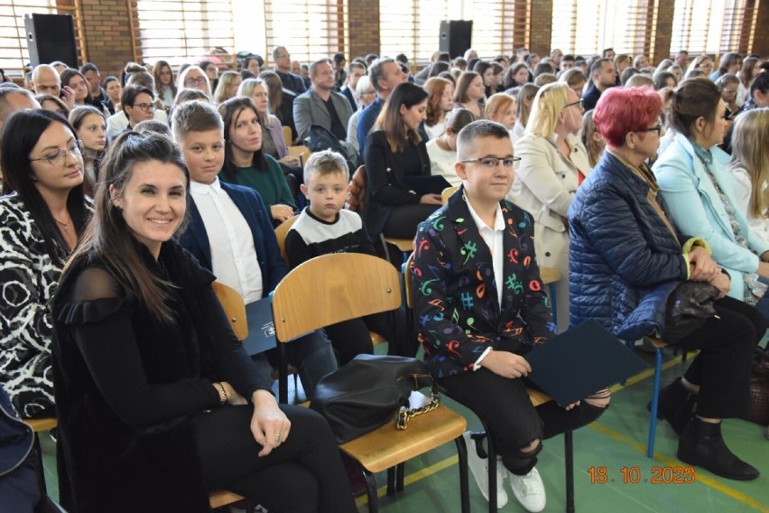 Nagrody finansowe i dyplomy wójta gminy Sieradz wręczone