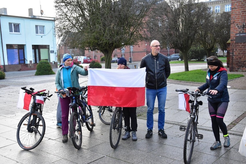 Miłka Raulin z ekipą rowerzystów, wyjechali ze żnińskiego...