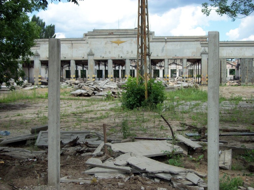 Zajezdnia Dąbrowskiego przypomina obecnie ruinę