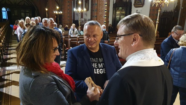 Odnowienie przysięgi małżeńskiej i nauki dla młodzieży przed bierzmowaniem oraz dla dorosłych w ramach misji świętych w kościele pw. Aniołów Stróżów w Wałbrzychu