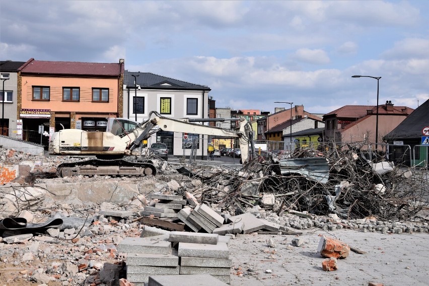 Handlowiec w Poddębicach zniknął już praktycznie z powierzchni ziemi. Zobacz jak wygląda teraz centrum miasta ZDJĘCIA