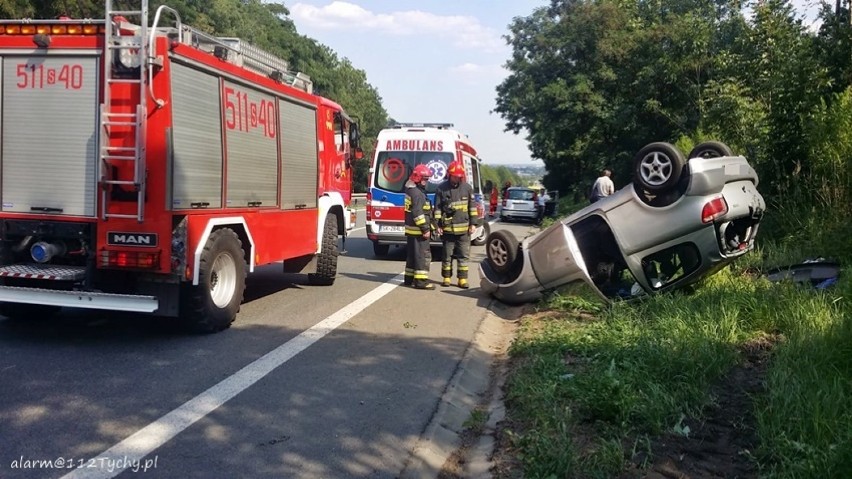 Wypadek w Mikołowie na DK 44. Zderzyły się dwie osobówki, kierowca był pijany [ZDJĘCIA]