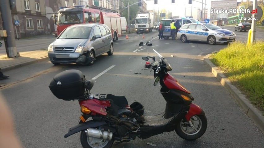 Wypadek motocyklisty w Chorzowie. Wjechał na skrzyżowanie na czerwonym świetle