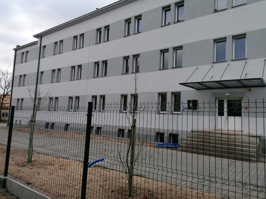 Zakończyła się termomodernizacja budynku szpitala przy ul. Niskiej w Tomaszowie, ale pacjenci szybko tu nie wrócą...