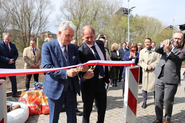 W Porębie uroczyście otwarto zmodernizowaną oczyszczalnie ścieków oraz schronisko dla psów.