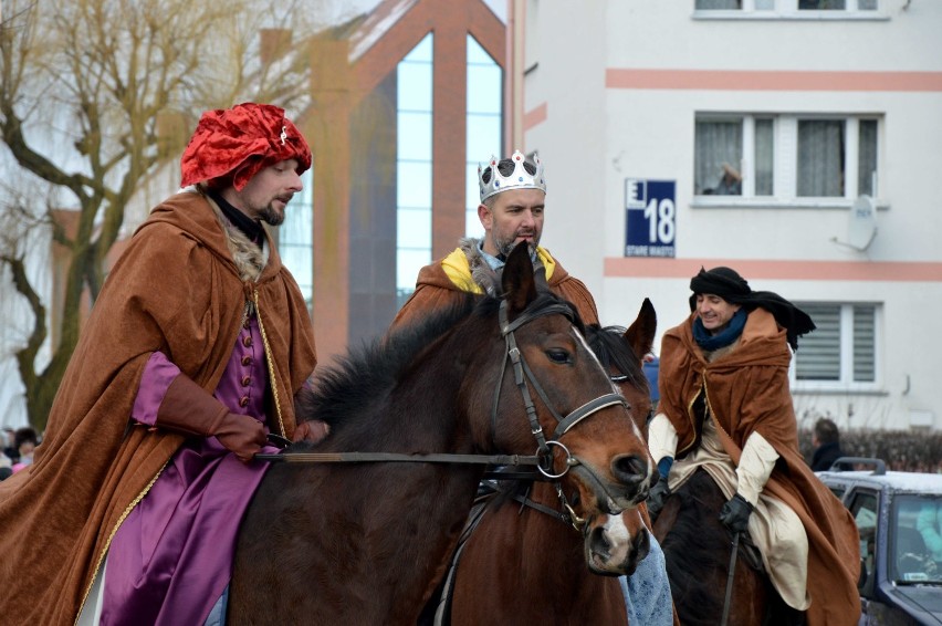 Malbork. Orszak Trzech Króli przeszedł od św. Jana Chrzciciela na plac Jagiellończyka [ZDJĘCIA]