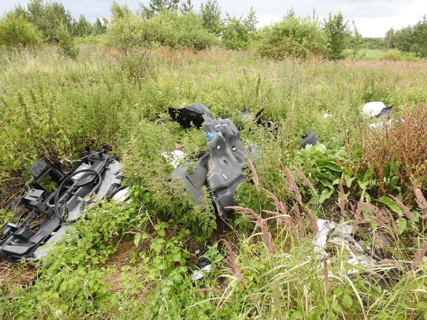 Fotopułapka nagrała mieszkańca gminy Czermin, który wywiózł śmieci do lasu