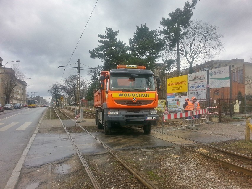 Awaria na Kilińskiego w Łodzi. Tramwaje jeżdżą zmienionymi...