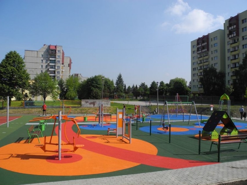 Plac zabaw, siłownia i boisko powstały na osiedlu Piastów