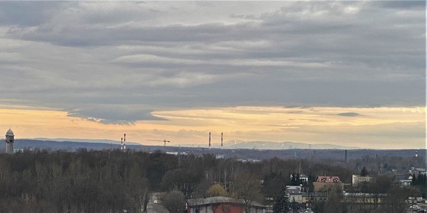 Dziś z redakcji DZ w Sosnowcu można było zobaczyć górskie...