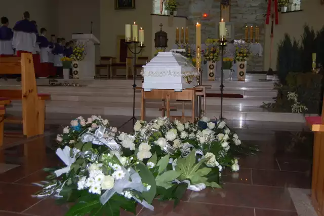 Msza święta w dniu pogrzebu 5-letniego Kacperka z Miechucina