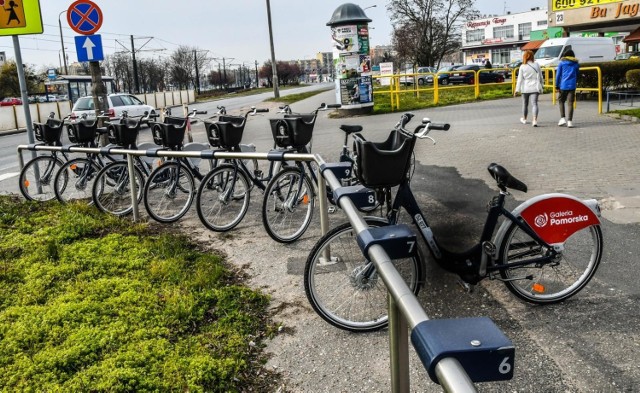 Na zdjęciu stacja Bydgoskiego Roweru Aglomeracyjnego na Kapuściskach. Nowy sezon BRA o rozpocznie się 1 marca 2021