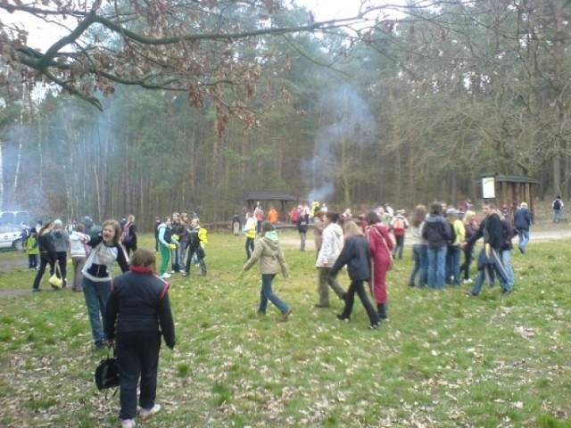 Kort tenisowy z trybunami, stoły tenisowe, mini boisko do gry w ...