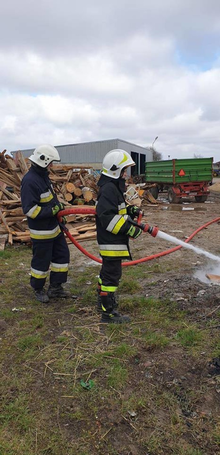 Strażacy na ratunek do pożaru w Koninie (gm. Pniewy)