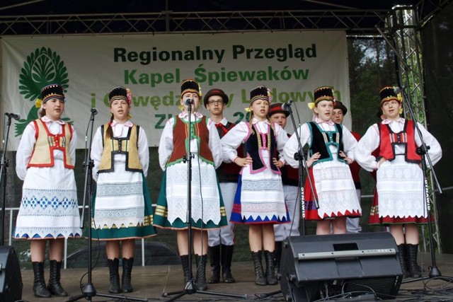 Zespół folklorystyczny „Turoślanie” zaczął występować w 2010 r. i dumne prezentuje swoją gminę na licznych przeglądach