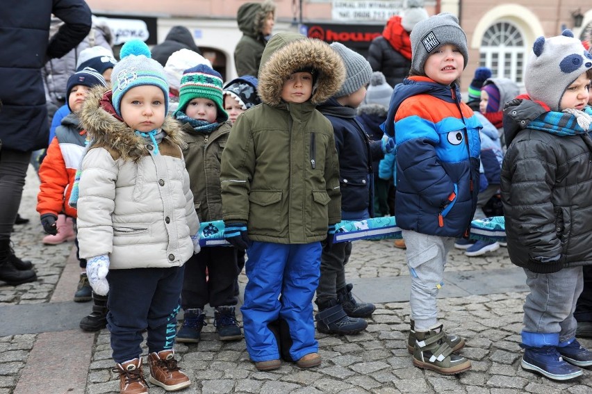 Przywitali pierwszy dzień wiosny w Rynku miejskim w Skierniewicach [ZDJĘCIA]