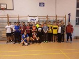Pięć drużyn rywalizowało w Mikołajkowym Turnieju Piłki Nożnej, który rozegrano w sali sportowej w Gizałkach. Wygrał zespół Alvaro Team