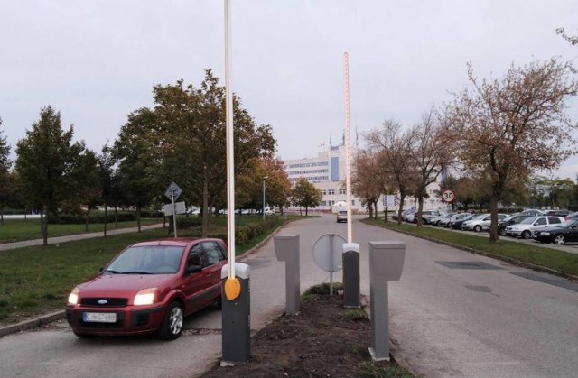 Na parking przy szpitalu w Inowrocławiu będzie można wjeżdżać od ulicy Poznańskiej, a wyjeżdżać - od ulicy Poznańskiej i Miechowickiej