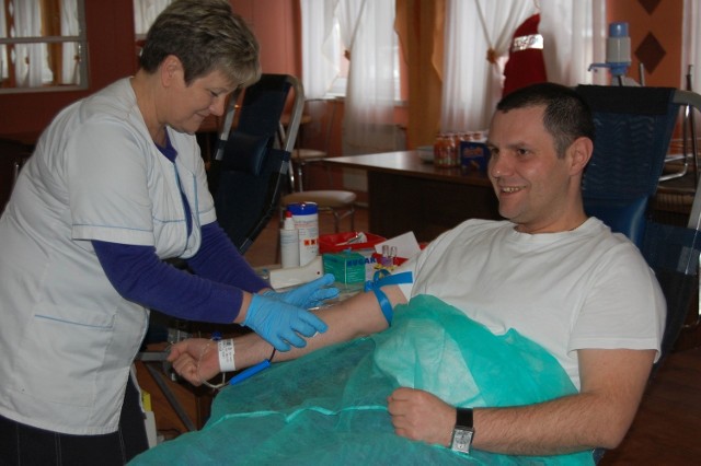 W komendzie w Nakle działa prężnie od ponad czterech lat Klub Honorowych Dawców Krwi, któremu szefuje Michał Krzoska (na zdjęciu).