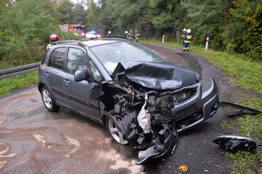 Wypadek w Huwnikach koło Przemyśla. W zderzeniu audi z suzuki poszkodowane zostały trzy osoby [ZDJĘCIA]