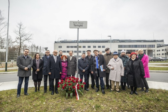 Rondo obok Szpitala Uniwersyteckiego w Krakowie z imieniem wybitnego uczonego - profesora Tadeusza Tempki