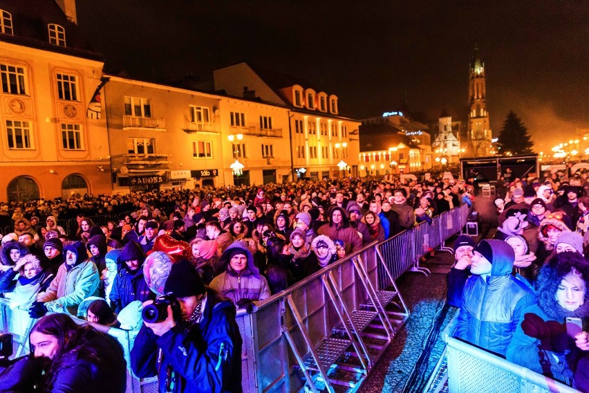 Sylwestrowa zabawa na Rynku Kościuszki rozpoczęła się o...