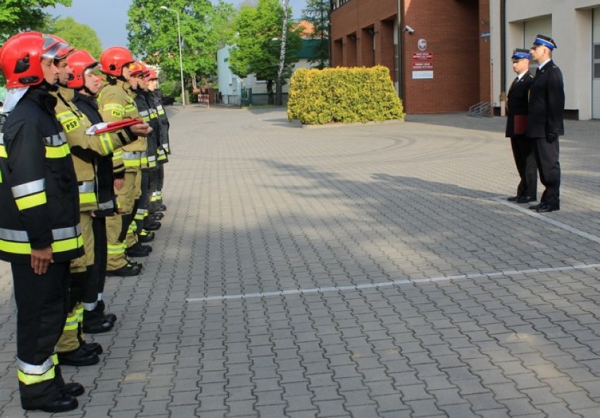 Pleszewscy strażacy apelem uczcili Dzień Flagi