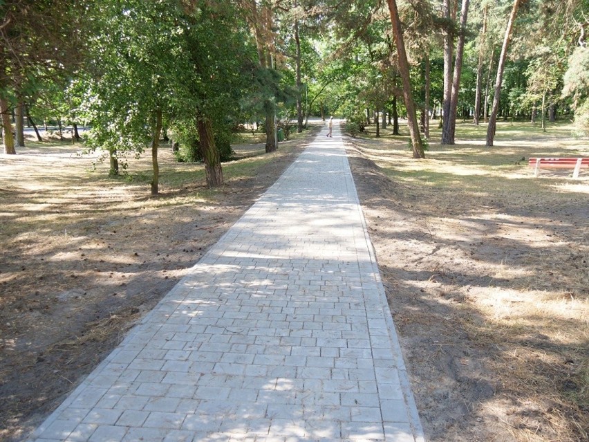 Stalowa Wola. Poprosili o poprawę chodnika przez park i marzenie się spełniło