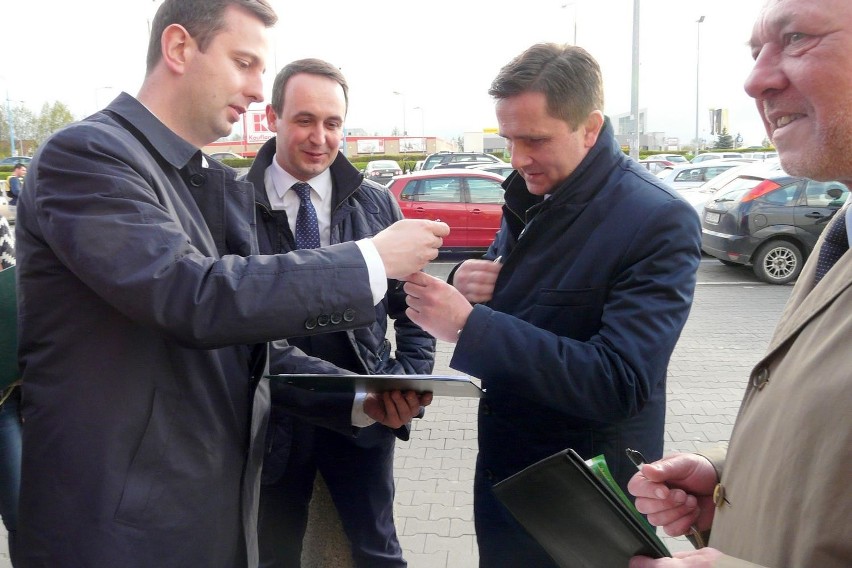 Skierniewice: Władysław Kosiniak-Kamysz zbierał podpisy pod projektem ustawy emerytalnej 