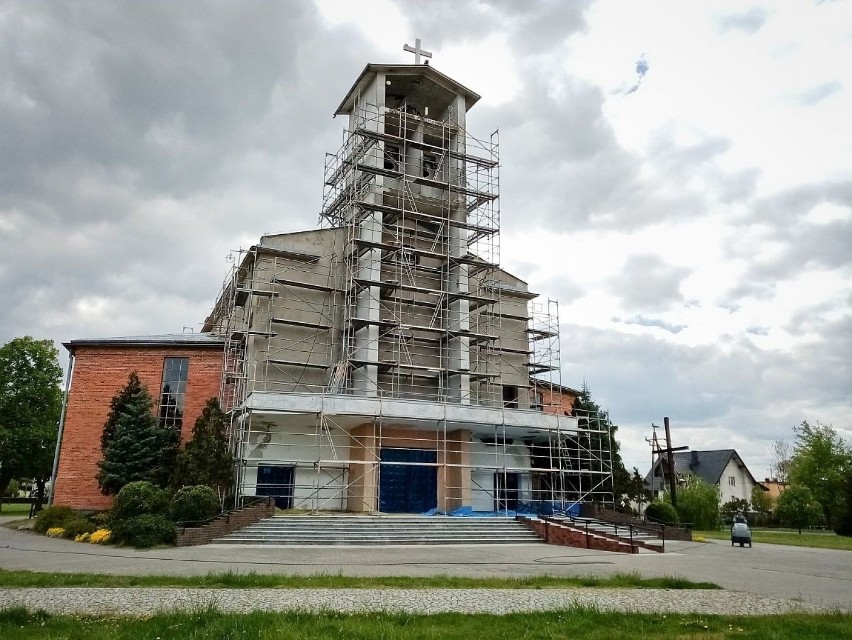 O, taki najeżony wygląda teraz kościół w Pruszczu!