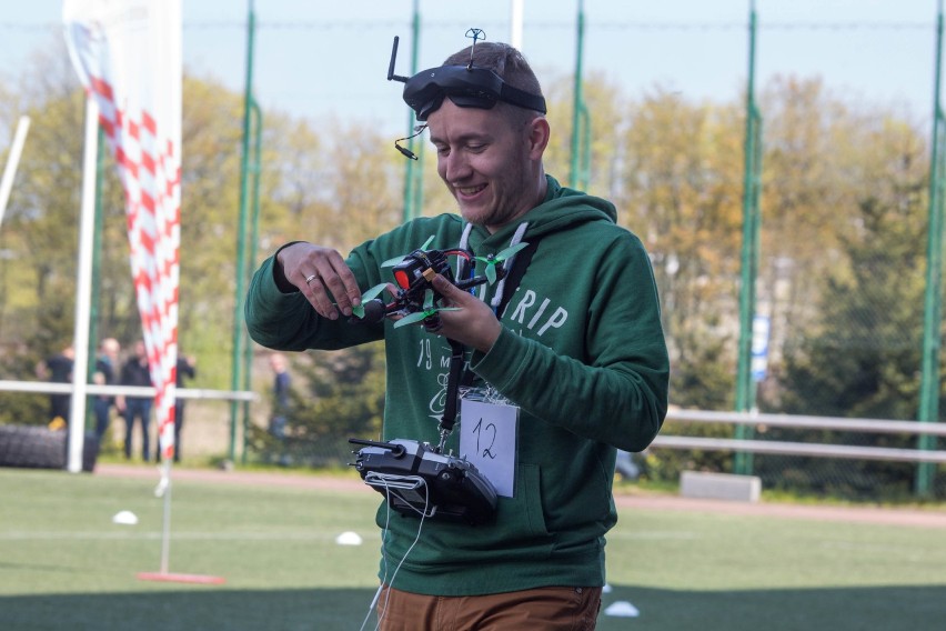 Wyścigi dronów na stadionie w Gdyni