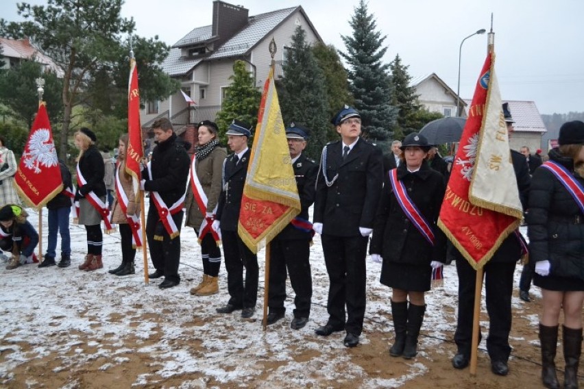 Przywidz: Odsłonięto pomnik dla uczczenia 1050-lecia chrztu Polski [ZDJĘCIA]