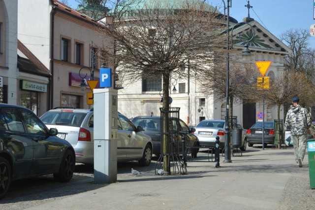 Stare parkomaty znikną do końca miesiąca i kierowcy znów będą płacić za parkowanie w rejonie centrum miasta