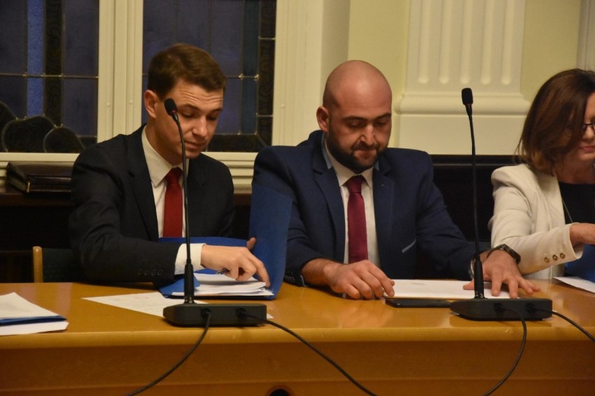 Pierwsza sesja nowej rady miejskiej w Wągrowcu w obiektywie 