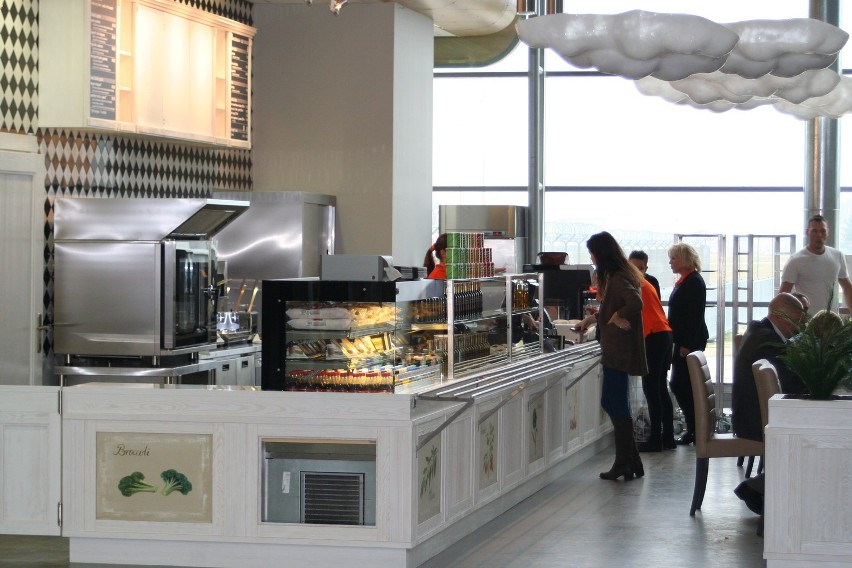 Największy lokal gastronomiczny na lotnisku Modlin otwarty. Przed lotem spróbuj włoskich specjałów