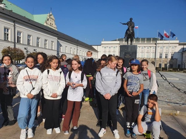 Uczniowie jędrzejowskiej "Piątki" na wycieczce w Warszawie. Co zwiedzili?
