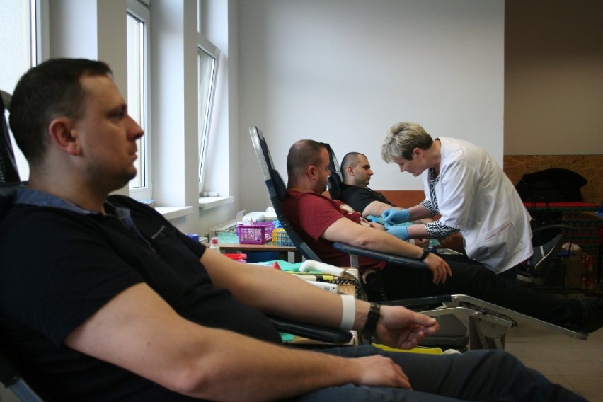 Oddali krew w ramach akcji "SpoKREWnieni służbą” w żnińskiej komendzie policji [zdjęcia, wideo]