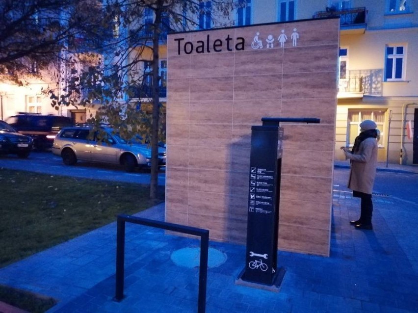 Szalety miejskie w Piotrkowie - toaleta przy pl....