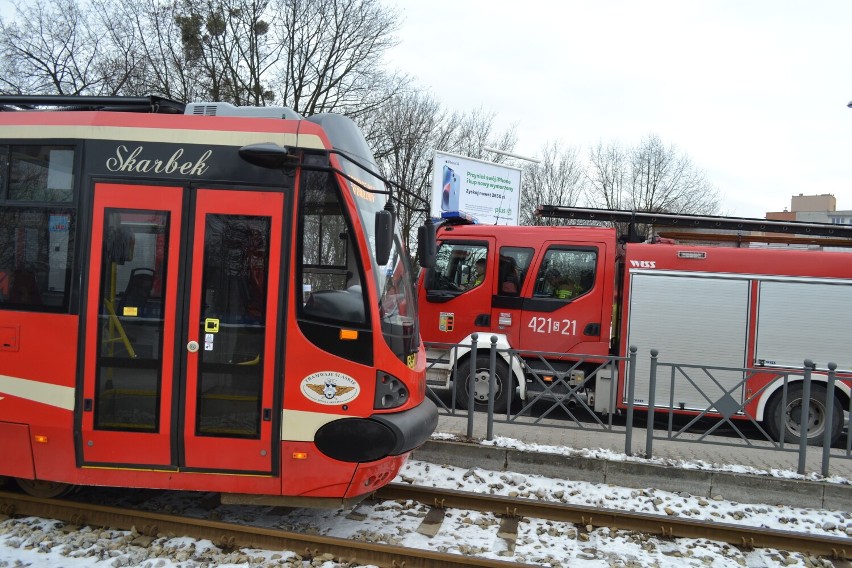 Praca służb na miejscu wypadku