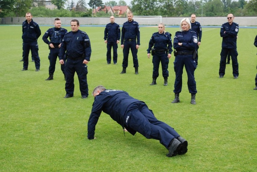 #Gaszynchallenge. Policjanci ze Świdnicy też robili pompki dla chorego Wojtka!