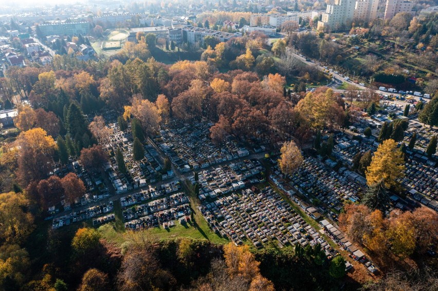 Widok z drona na Cmentarz Zasański w Przemyślu [ZDJĘCIA]
